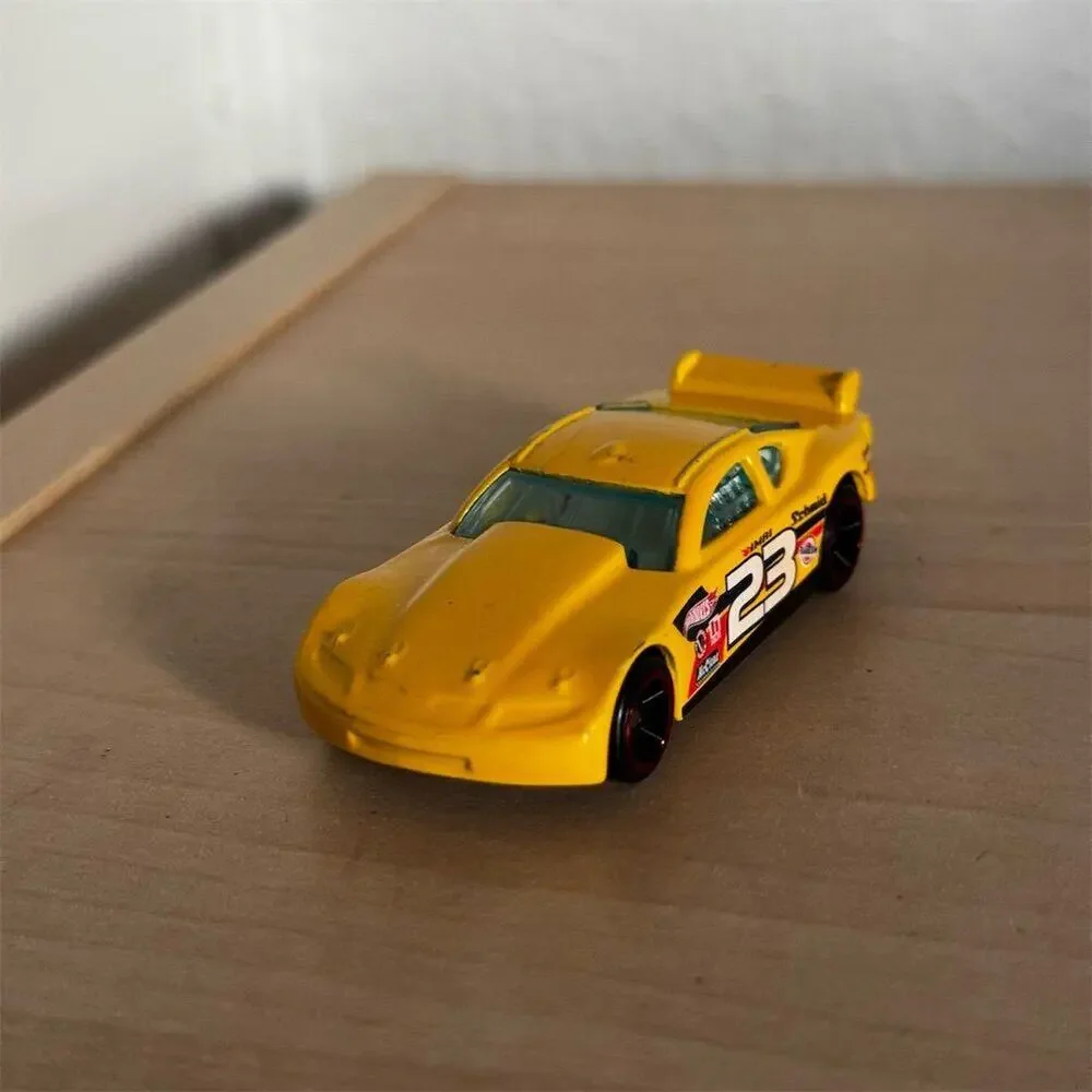 Hot Wheels Y2K Circle Tracker #23 Yellow Track Aces Stock Car 1/64 2008